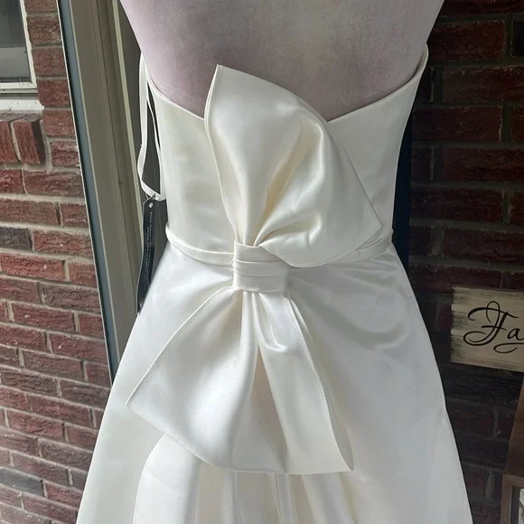 Amsale Duchesse Satin Strapless Dress NWT Size 10